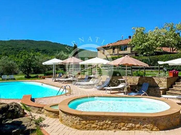 Casa con 6 locali in vendita in Pomarance