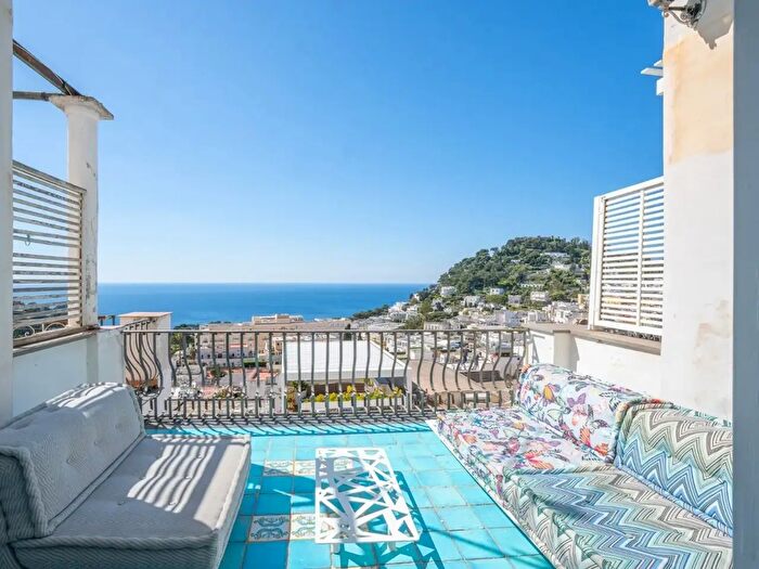 Appartamento trilocale in vendita in Via Sopramonte, Capri