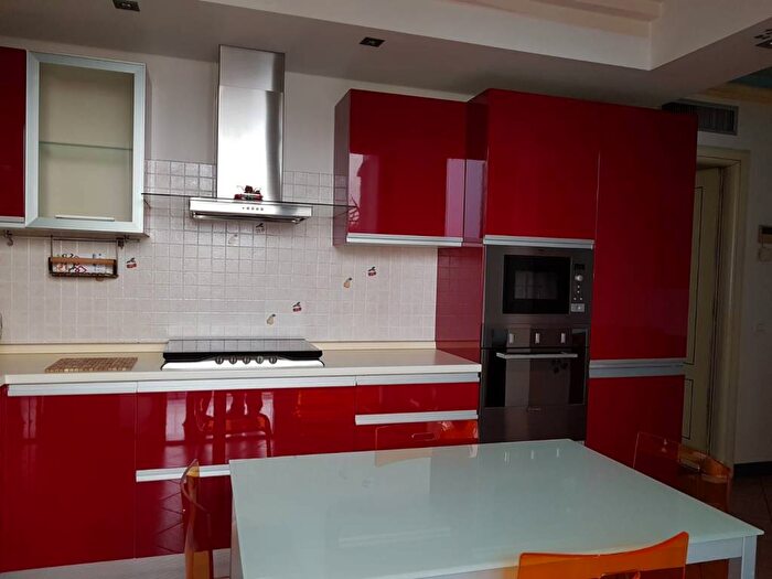 Appartamento trilocale in affitto in Via Trento, Centro, Castelnuovo del Garda