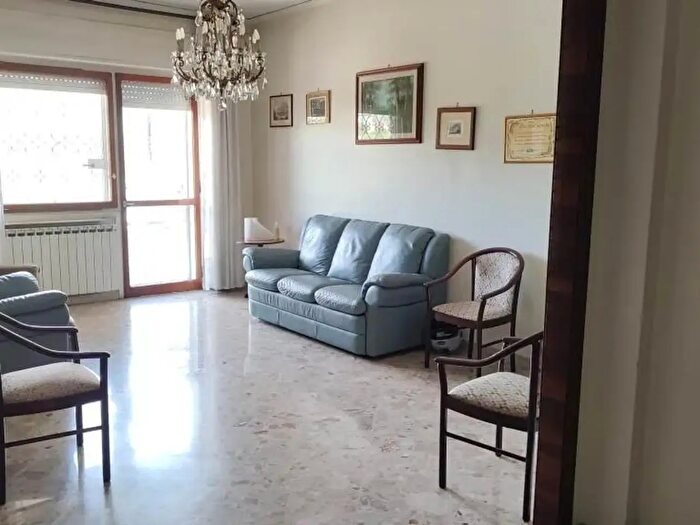 Appartamento trilocale in vendita in Via Pigna, Napoli