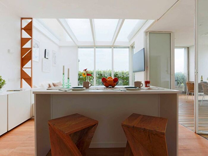 Appartamento trilocale in affitto in Viale Cassala, Navigli Darsena, Milano