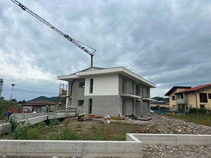 Appartamento trilocale in vendita in Via Salmeggia, Cenate Sotto