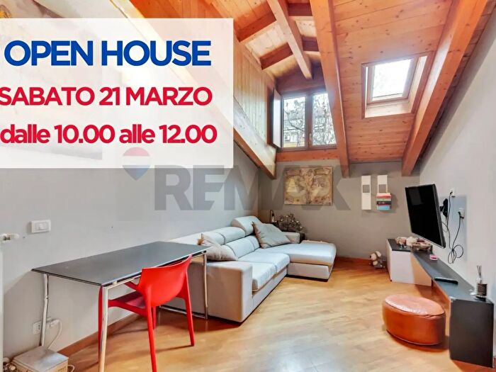 Appartamento trilocale in vendita in Via Giambellino, Milano