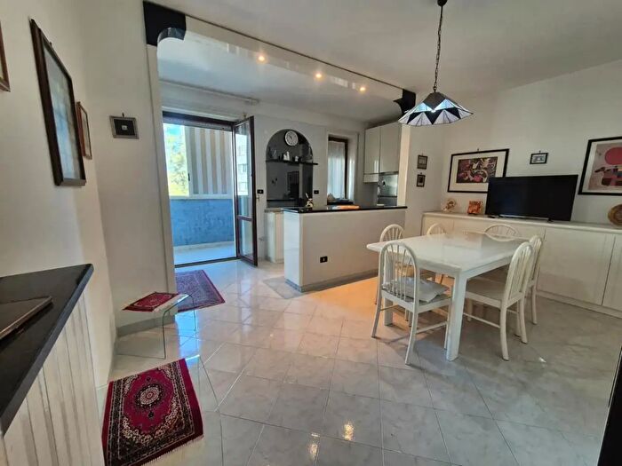 Appartamento quadrilocale in vendita in Largo Paesi dEuropa, Brindisi