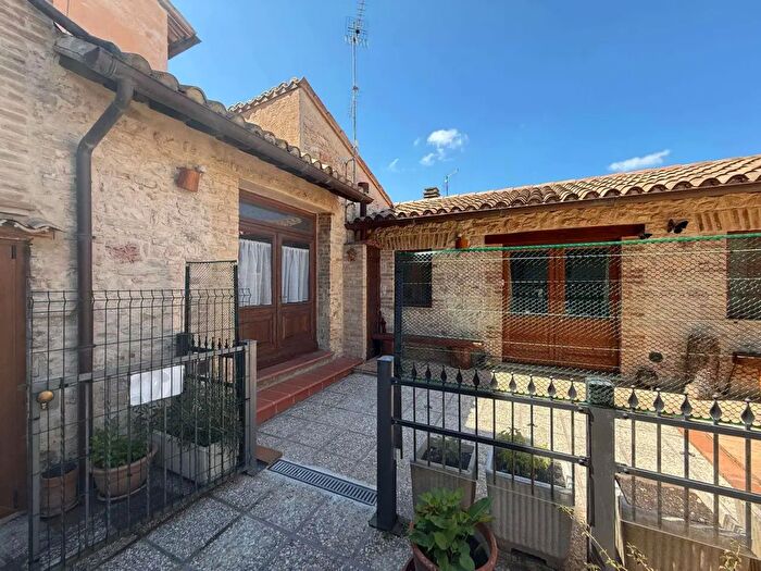 Casa con 6 locali in vendita in Piazza Municipale, Giano DellUmbria