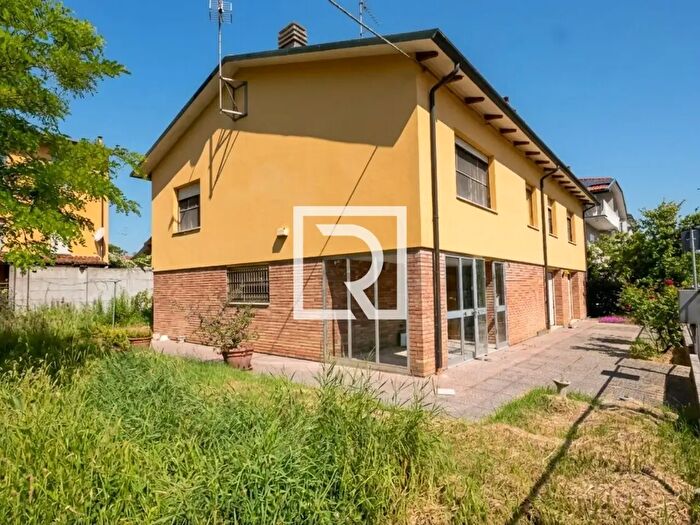 Casa con 9 locali in vendita in Via Monterotondo, Ravenna