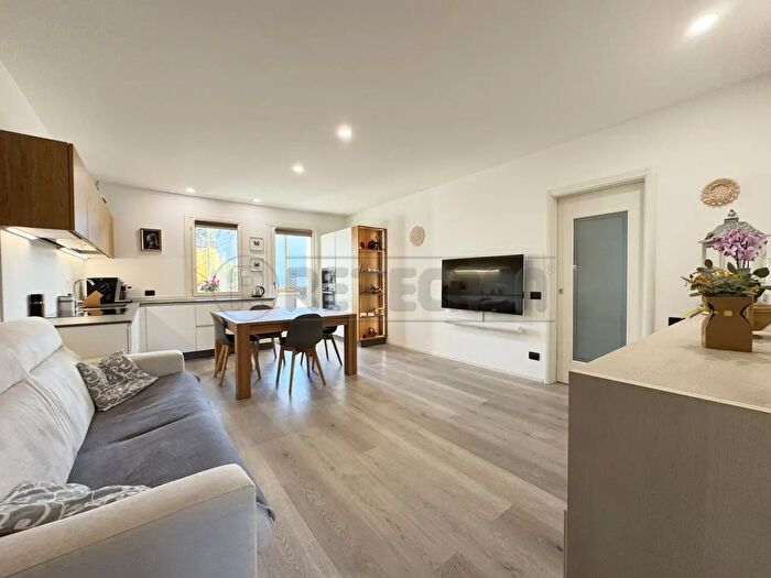 Appartamento con 5 locali in vendita in Via Rasia dal Polo, Cornedo Vicentino