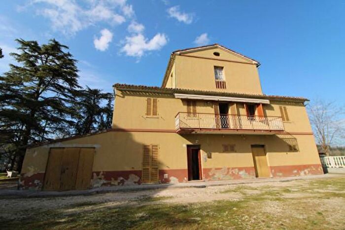 Casa con 6 locali in vendita in Maiolati Spontini