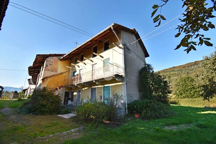 Casa con 6 locali in vendita in Strada Palazzo, Bollengo