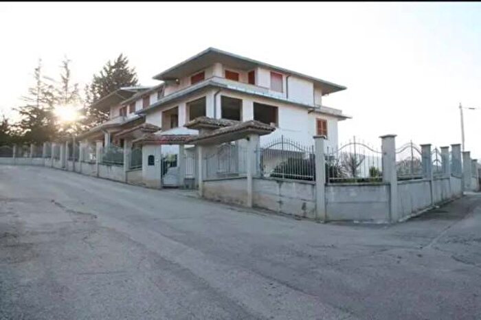 Appartamento quadrilocale in vendita in Via Cavalieri di Vittorio Veneto, Goriano Sicoli