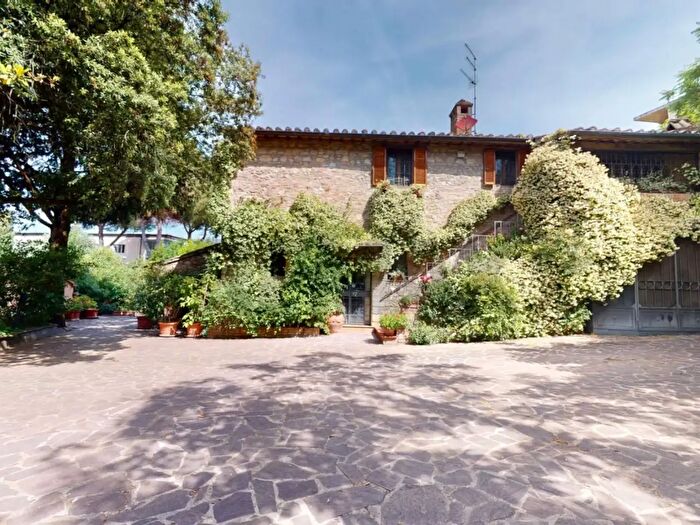 Casa con 14 locali in vendita in Strada Santa Lucia Snc, Perugia