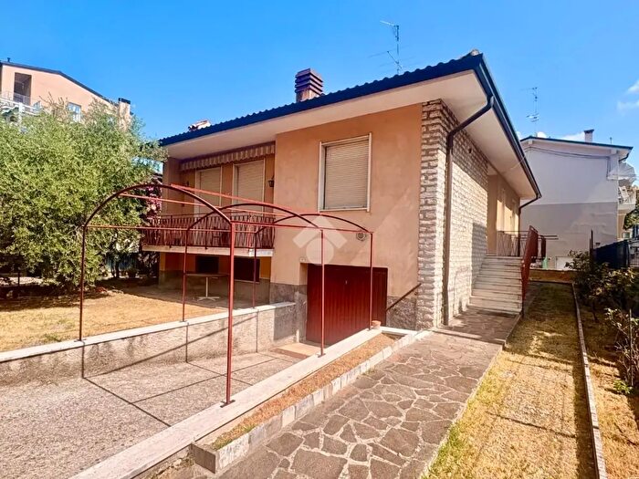 Case in Vendita e in Affitto - 3