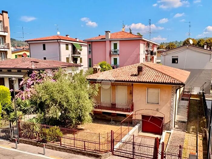 Casa con 5 locali in vendita in Via da Verazzano, Bardolino