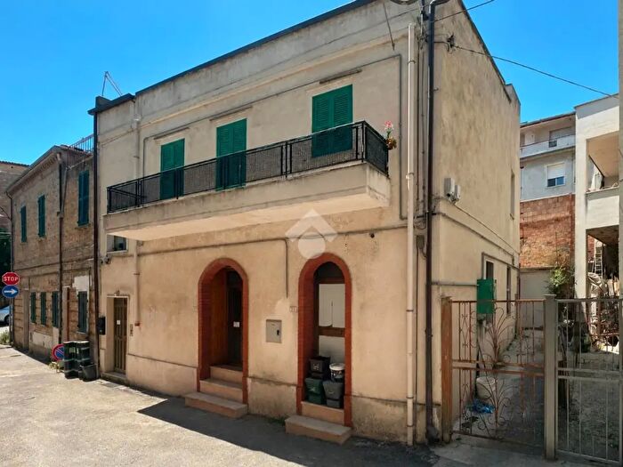 Appartamento quadrilocale in vendita in Via Macalle', Vasto