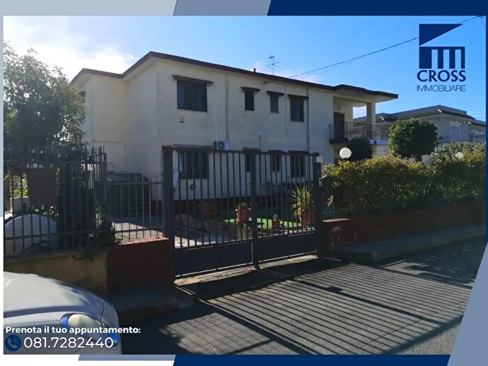 Casa quadrilocale in vendita in Viale Eucalipti, Giugliano In Campania