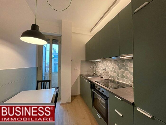 Appartamento trilocale in affitto in Alzaia Naviglio Pavese, Navigli Darsena, Milano