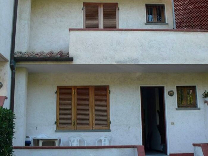 Casa con 6 locali in affitto in Viale Ammiraglio Morin, Pietrasanta