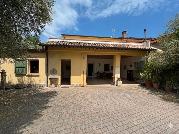 Casa con 6 locali in vendita in Via Moreta, Coriano