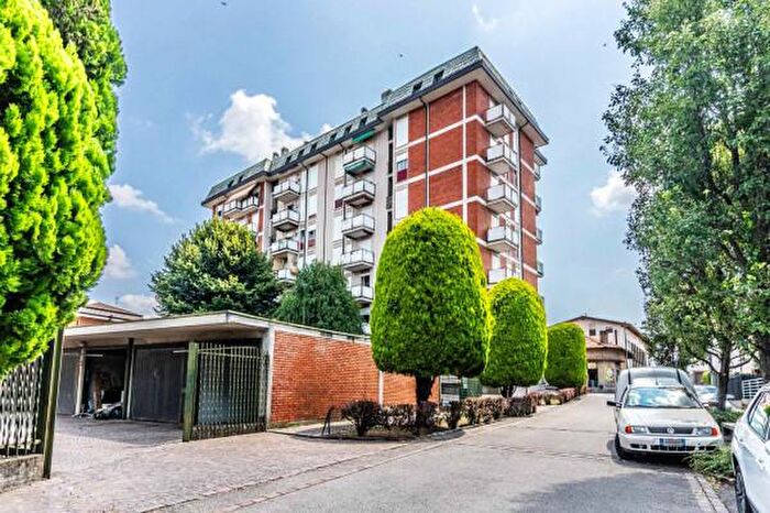 Appartamento quadrilocale in vendita in Via Giovanni Pascoli, Carugo