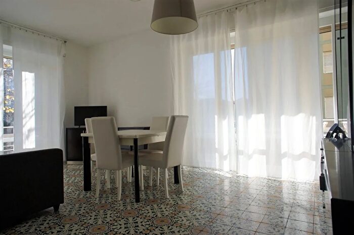 Appartamento con 5 locali in affitto in Massa