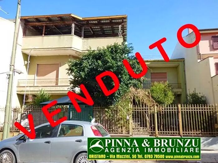 Casa con 8 locali in vendita in Via Falliti, Oristano
