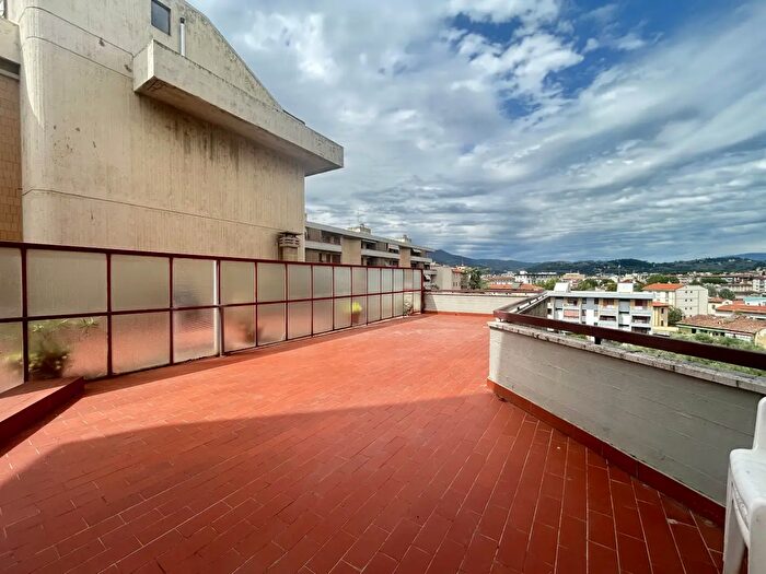 Appartamento quadrilocale in vendita in Via Circondaria, Firenze