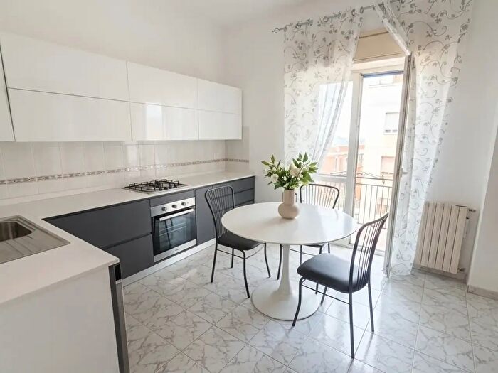 Appartamento con 9 locali in vendita in Viale Tunisi, Siracusa