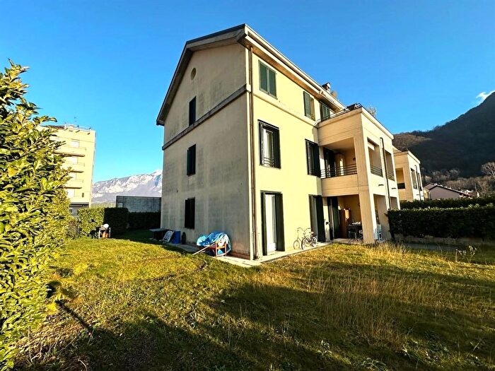 Appartamento trilocale in vendita in Via Lorenzina, Malgrate