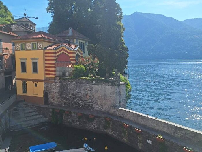 Appartamento bilocale in affitto in Via Regina, Centro, Carate Urio
