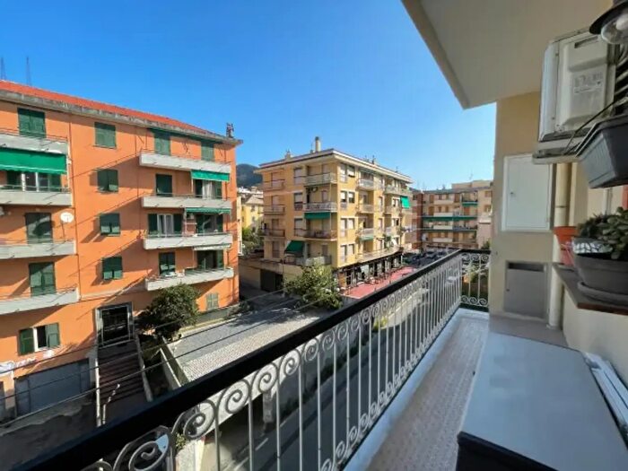 Appartamento trilocale in vendita in Via Giugno, Genova