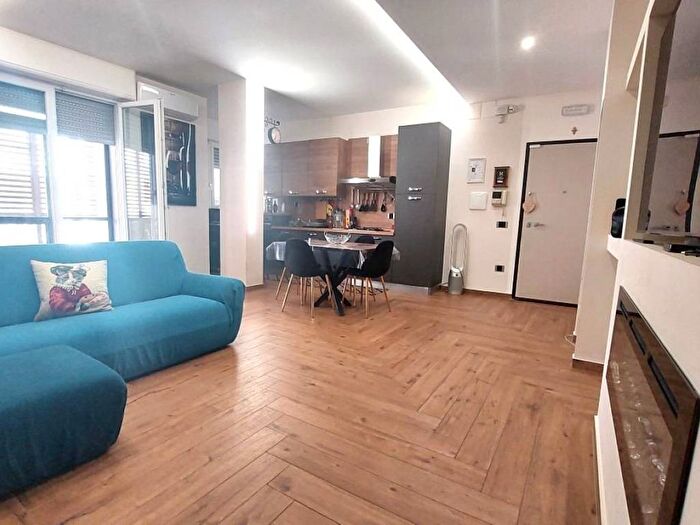 Appartamento trilocale in affitto in Via S Ten Romolo Nuzziello, San Michele, Foggia