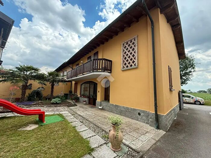 Casa con 10 locali in vendita in Via Pascolo, Romano Di Lombardia