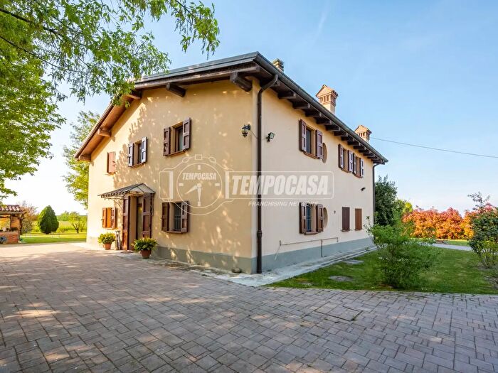 Appartamento con 5 locali in vendita in Via Foggianova, Castenaso