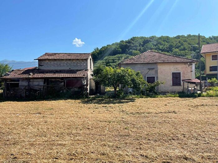 Casa trilocale in vendita in Via Francesco Petrarca Isola del Liri Frosinone, Isola Del Liri