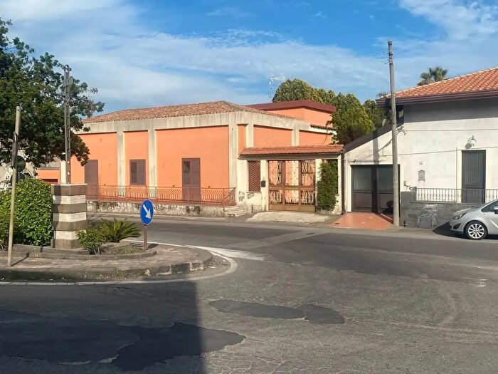 Casa con 5 locali in vendita in Piazza Princessa, Santa Venerina