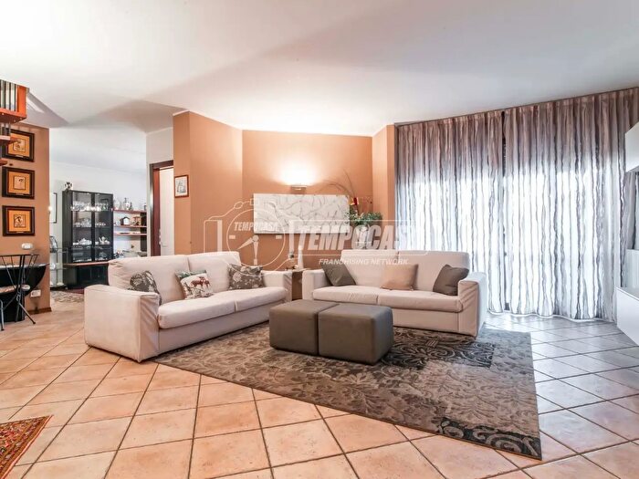 Appartamento trilocale in vendita in Via Gioacchino Rossini, Olgiate Olona