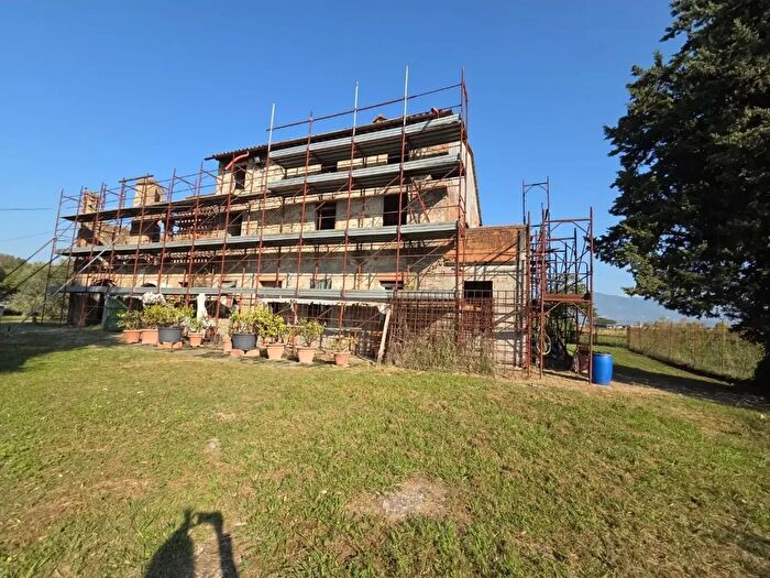 Casa con 12 locali in vendita in Ia G Pieraccini, Capannori