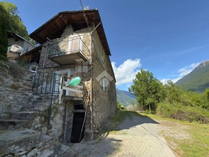 Casa con 5 locali in vendita in Strada per San Martino E Roncale, Grosotto