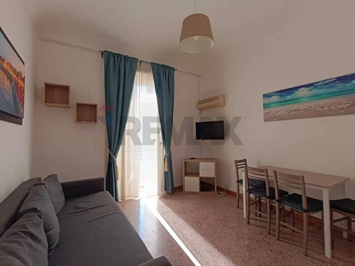 Appartamento trilocale in affitto in Via Cuma, Siracusa