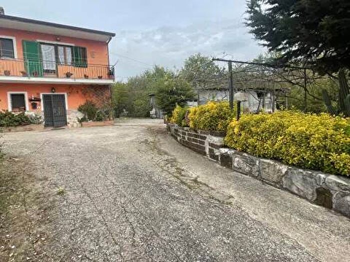 Appartamento quadrilocale in affitto in Liberi SNC, Centro, Liberi