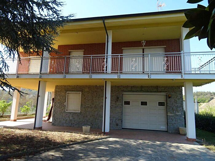Casa quadrilocale in affitto in Località Aprato, Aprato, Baldissero dAlba