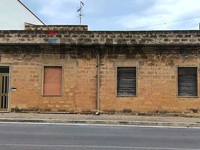 Casa con 6 locali in vendita in Via Trapani, Valderice