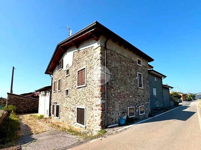 Casa con 7 locali in vendita in Via Montalto Gaium, Rivoli Veronese