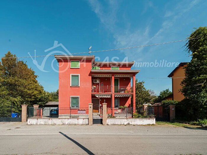 Casa con 7 locali in vendita in Via Gavazzoli, Noceto