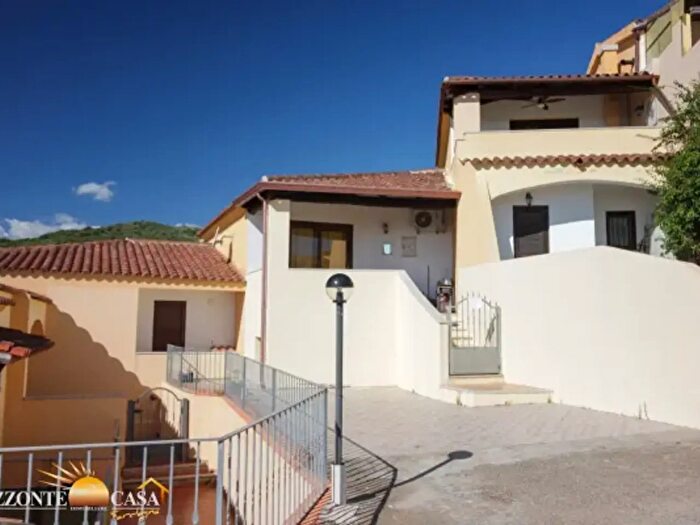Casa quadrilocale in vendita in Via Giovanni Maria Angioj, Budoni