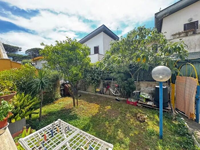 Casa trilocale in vendita in Via delle Dalie, Anzio