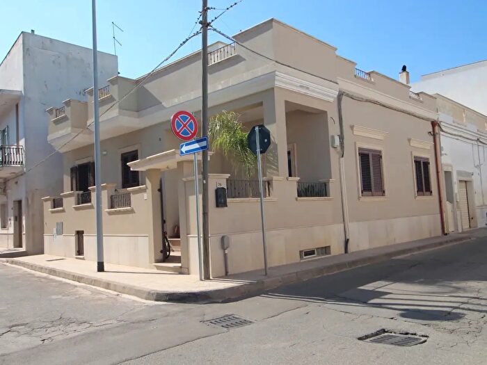 Casa con 6 locali in vendita in Via Ferdinando I d'Aragona Snc, Manduria