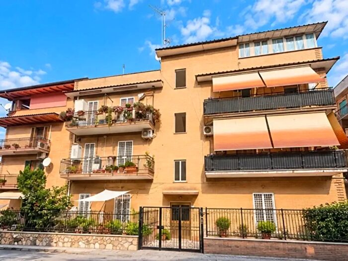 Appartamento quadrilocale in vendita in Via Francesco Antonio Marcucci, Roma