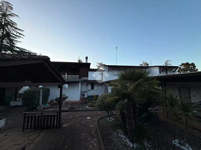 Casa con 8 locali in vendita in Zona Lagogemolo, Cassano Delle Murge