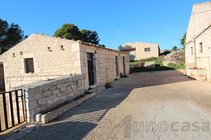 Casa con 10 locali in vendita in Modica